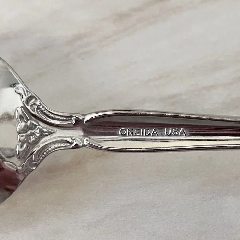 ONEIDA Michelangelo Pierced Serving Spoon 8 3/8” Stainless Heirloom Floral USA